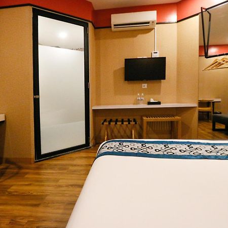 Golden Roof Hotel, Seri Iskandar Kültér fotó