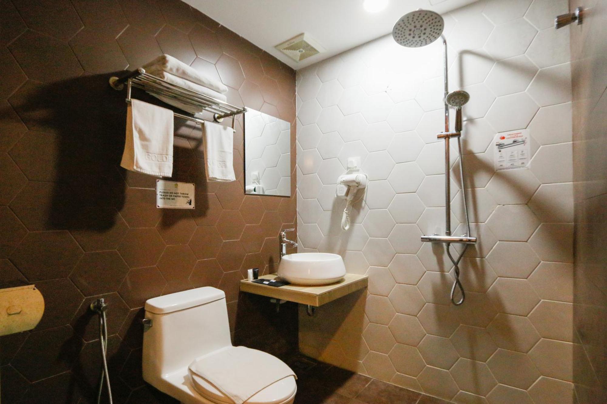 Golden Roof Hotel, Seri Iskandar Kültér fotó